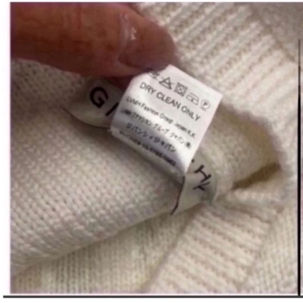 Givenchy Ivory White Knit Beanie Hat - Picture 6 of 8